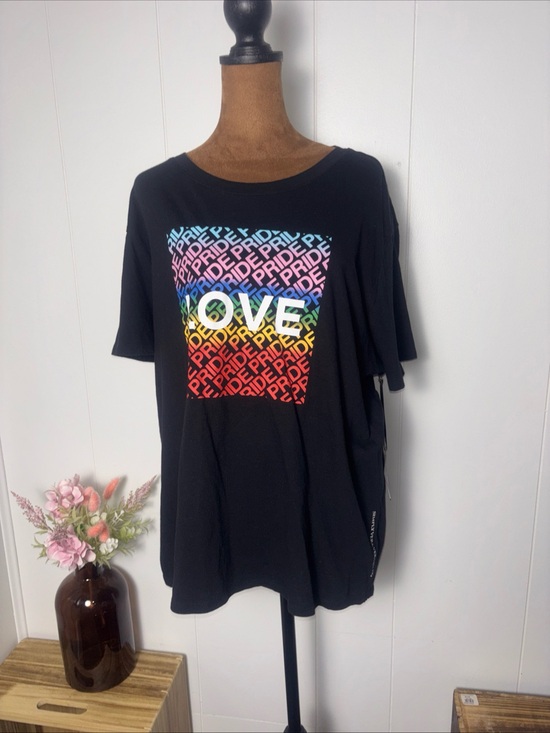Simply Vera Vera Wang Tops - Simply Vera Wang T-Shirt Womens XL Black LGBTQ Love Pride New